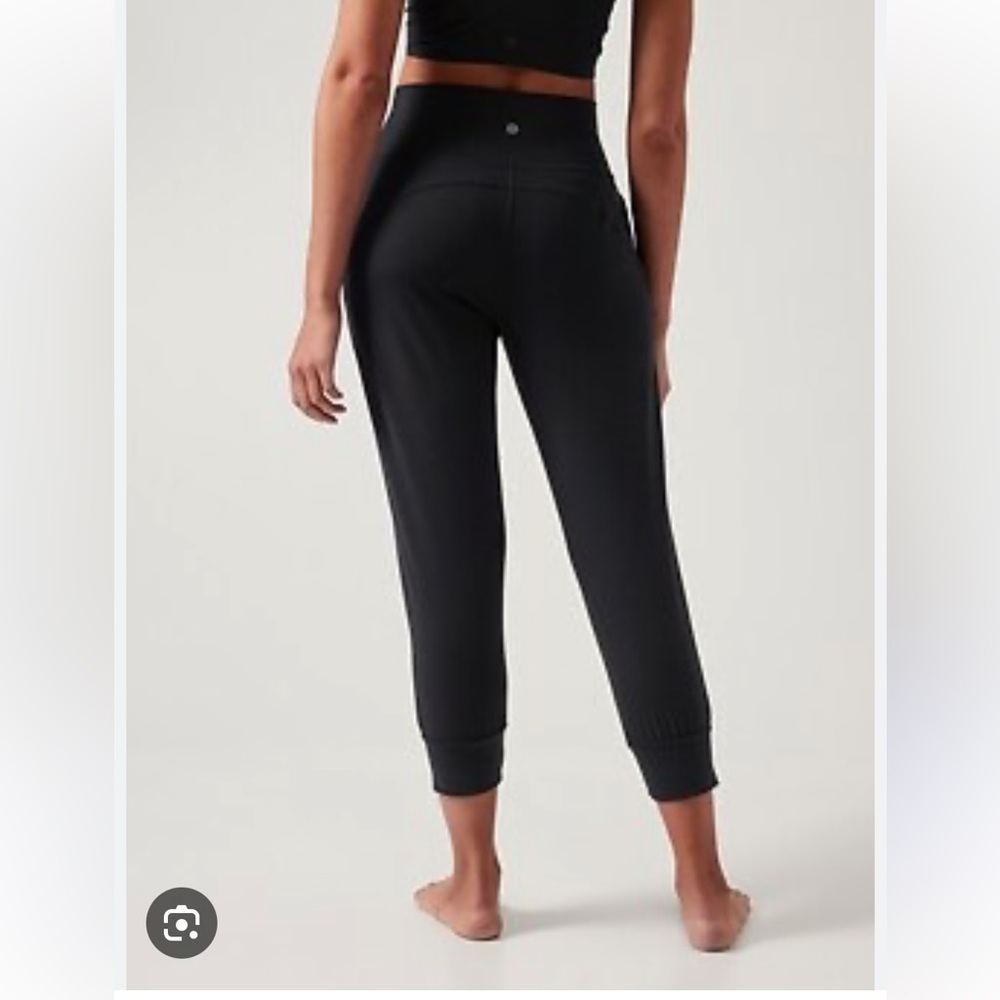 Lululemon NWT align jogger crop size 4 black